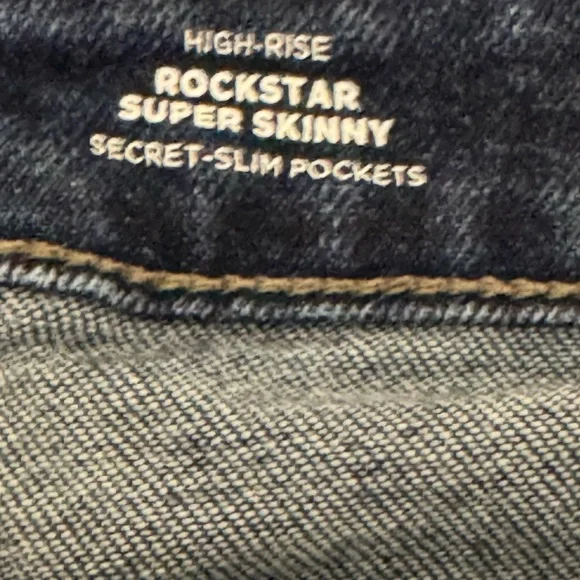 B-251 Old Navy‎ Rockstar High Rise Super Skinny Distressed Cropped Blue Jeans - Picture 12 of 14